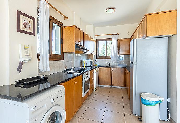 Equipped kitchen . - Blue Bay Villa Dimitris . (Fotogalerie) }}