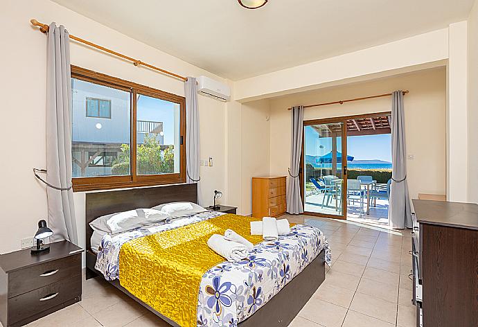 Blue Bay Villa Dimitris Bedroom