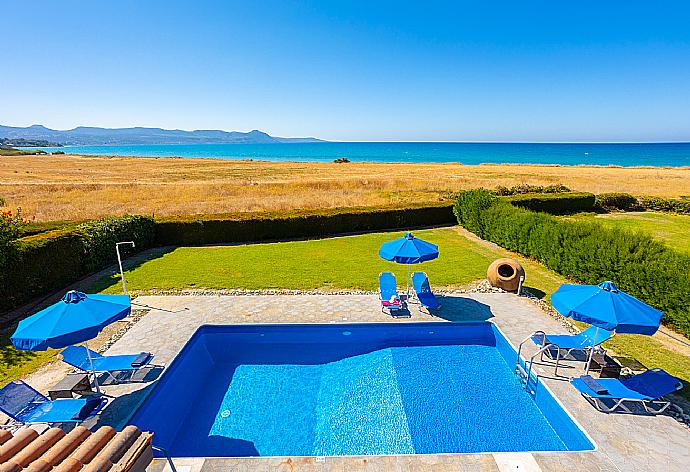 View from balcony . - Blue Bay Villa Dimitris . (Galería de imágenes) }}
