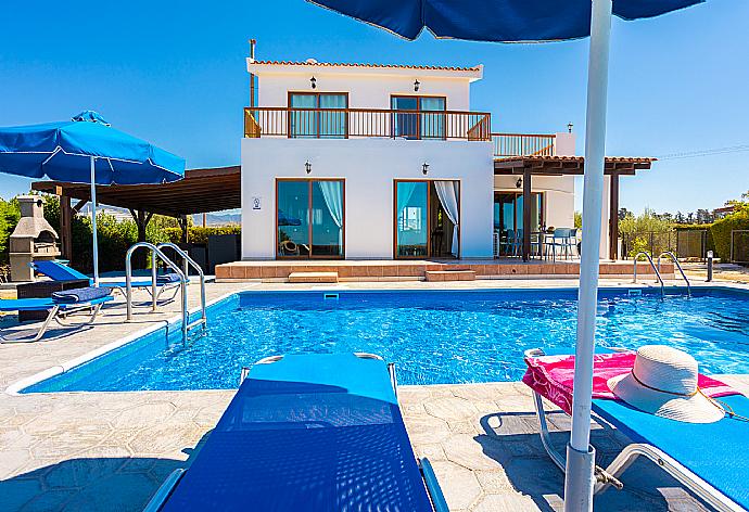 Beautiful villa with private pool, terrace, and garden with sea views . - Blue Bay Villa Dimitris . (Galería de imágenes) }}