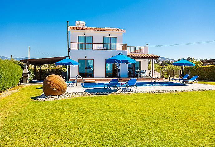 Beautiful villa with private pool, terrace, and garden with sea views . - Blue Bay Villa Dimitris . (Galería de imágenes) }}