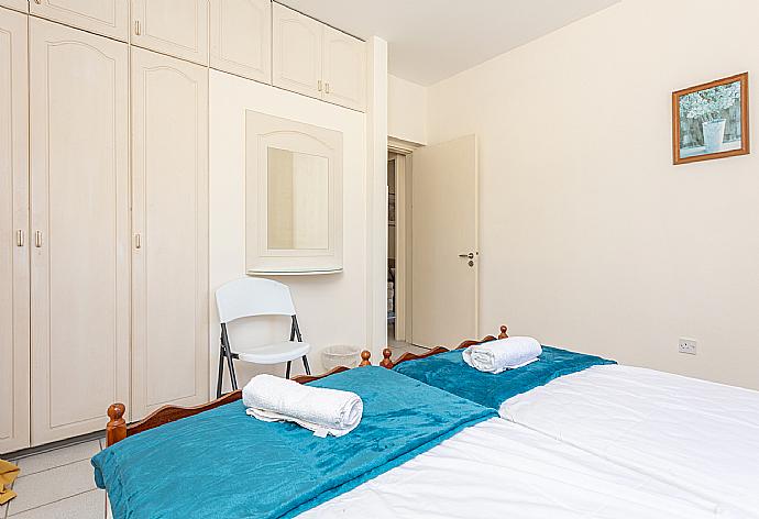 Twin bedroom with A/C . - Villa Anemone . (Галерея фотографий) }}