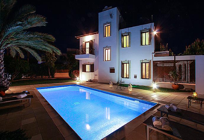 Night view . - Villa Anna . (Fotogalerie) }}