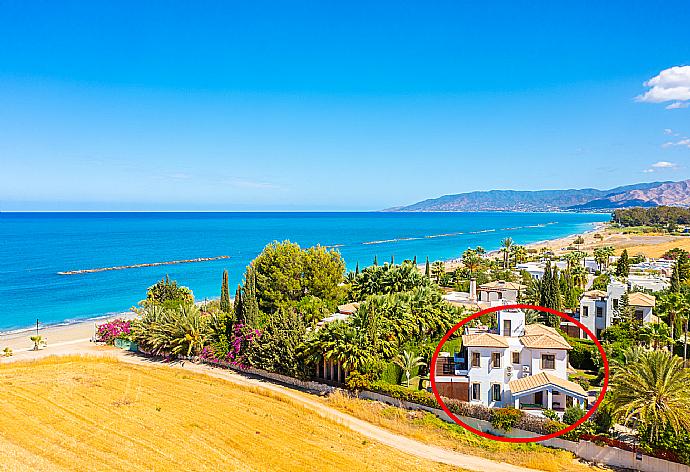 Aerial view showing location of Villa Anna . - Villa Anna . (Galerie de photos) }}