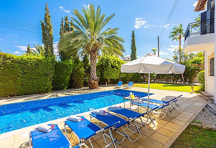 Private pool, terrace, and garden . - Villa Anna . (Galería de imágenes) }}