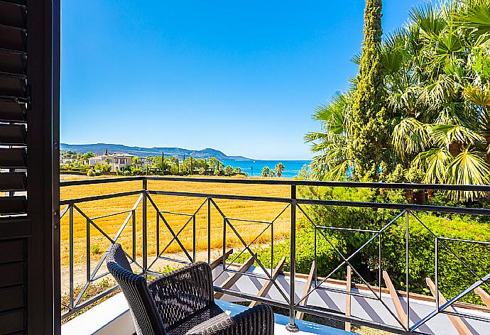 Balcony with sea views . - Villa Anna . (Photo Gallery) }}