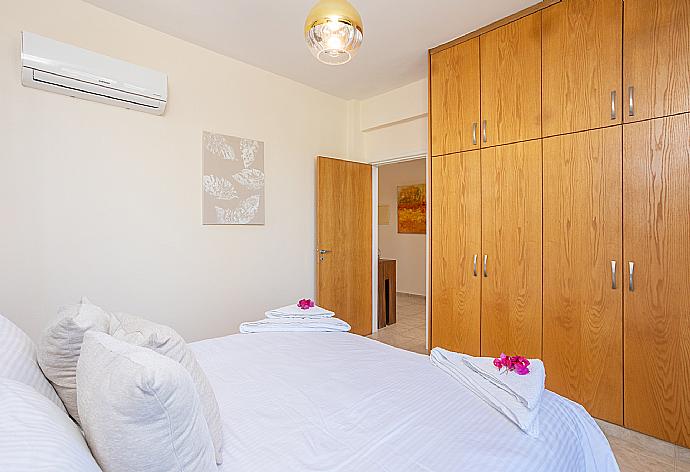 Double bedroom with A/C and balcony access . - Villa Anna . (Galleria fotografica) }}