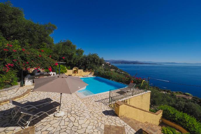 Private pool and terrace with sea views . - Ioannas House . (Photo Gallery) }}