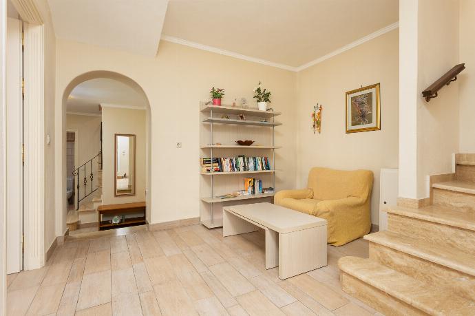 Living area on ground floor . - Ioannas House . (Galería de imágenes) }}