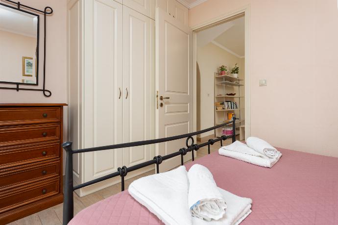 Double bedroom on ground floor with A/C, sea views, and terrace access . - Ioannas House . (Galleria fotografica) }}