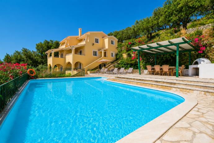 Private pool and terrace . - Ioannas House . (Photo Gallery) }}