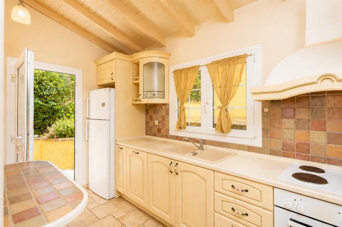 Equipped kitchen . - Ioannas House . (Photo Gallery) }}