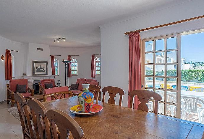 Open-space living room and dinning area . - Villa Nora . (Galleria fotografica) }}