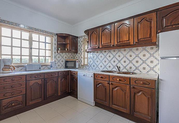 Equipped kitchen . - Villa Nora . (Fotogalerie) }}