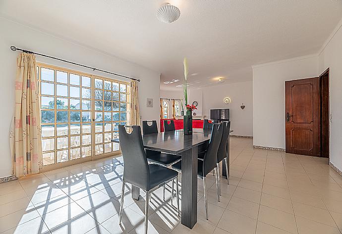 Open space living room and dining area  . - Villa Natalia . (Galería de imágenes) }}