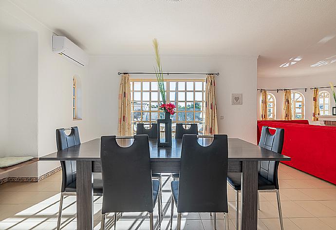 Open space living room and dining area  . - Villa Natalia . (Fotogalerie) }}