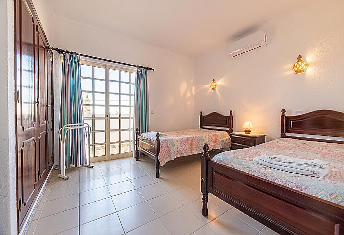 Twin room with A/C . - Villa Natalia . (Photo Gallery) }}