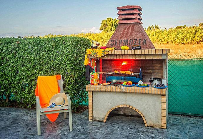 BBQ area . - Villa Dora . (Photo Gallery) }}