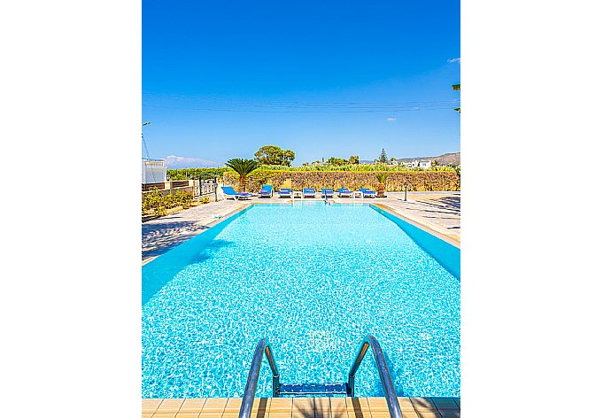 Private pool and terrace . - Villa Dora . (Галерея фотографий) }}