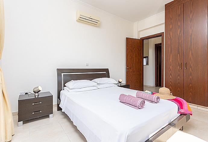 Double bedroom with A/C and balcony access . - Villa Dora . (Галерея фотографий) }}