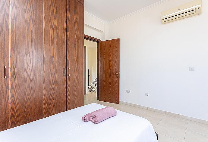 Twin bedroom with A/C and balcony access . - Villa Dora . (Galleria fotografica) }}