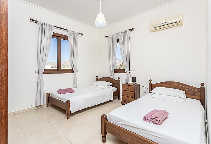 Twin bedroom with A/C . - Villa Dora . (Photo Gallery) }}