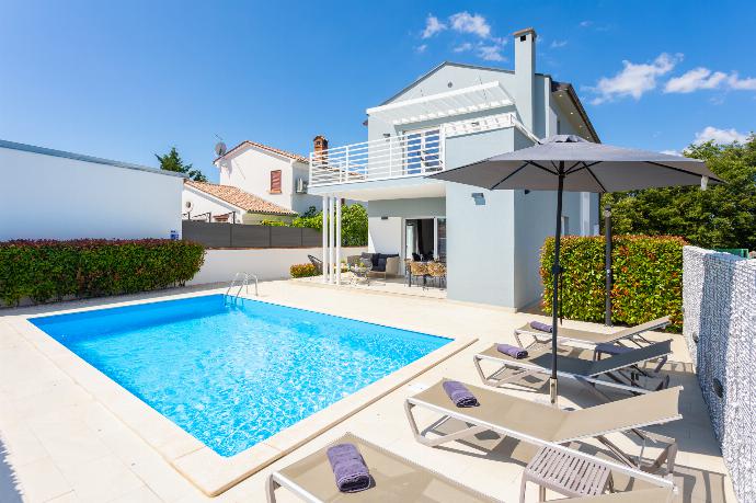 Beautiful villa with private pool and terrace . - Villa Ovis . (Galería de imágenes) }}