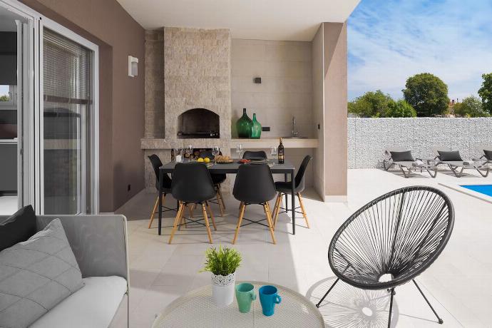  . - Villa Ovis . (Photo Gallery) }}