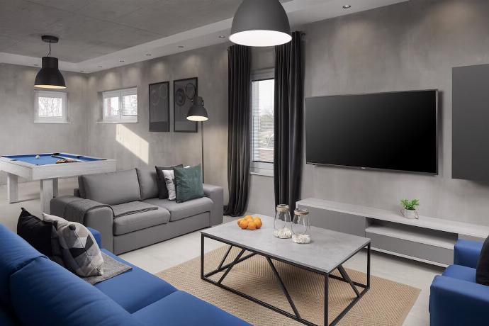  . - Villa Ovis . (Photo Gallery) }}