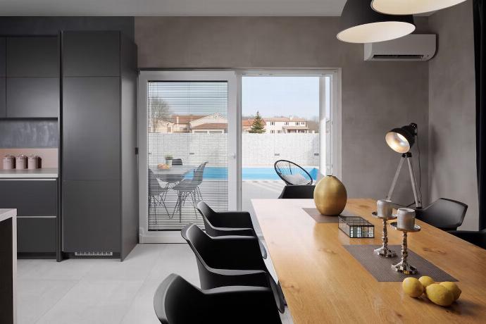  . - Villa Ovis . (Photo Gallery) }}