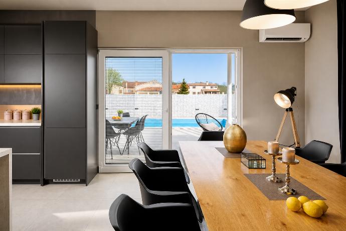  . - Villa Ovis . (Photo Gallery) }}