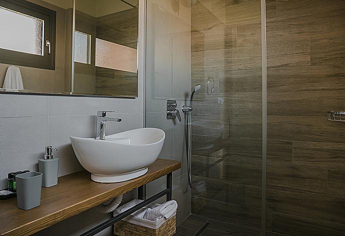 Bathroom . - Villa Sunset . (Galerie de photos) }}