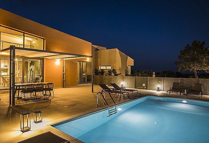 Private pool with terrace  . - Villa Sunset . (Photo Gallery) }}