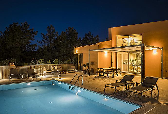 Private pool with terrace  . - Villa Sunset . (Photo Gallery) }}