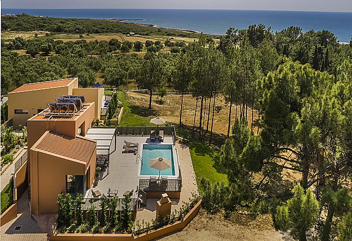 Aerial view of the villa  . - Villa Sunset . (Photo Gallery) }}