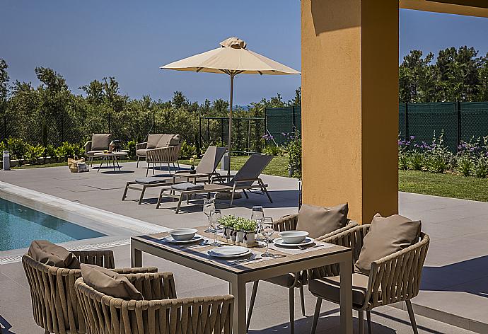 Beautiful villa with private pool, terrace and outdoor dining area . - Villa Sunrise . (Galleria fotografica) }}