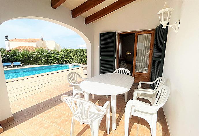 Terrace area, pool dining area with BBQ . - Villa Mar Uno . (Fotogalerie) }}