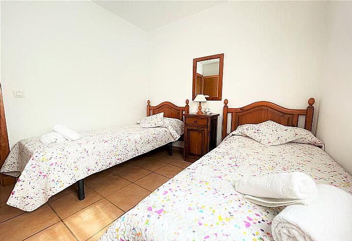 Twin bedroom . - Villa Mar Uno . (Fotogalerie) }}