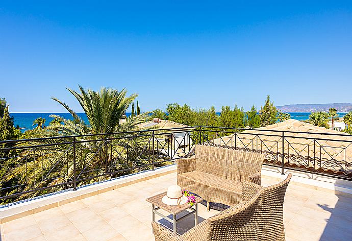 Roof terrace area with sea views . - Villa Iliana . (Galería de imágenes) }}