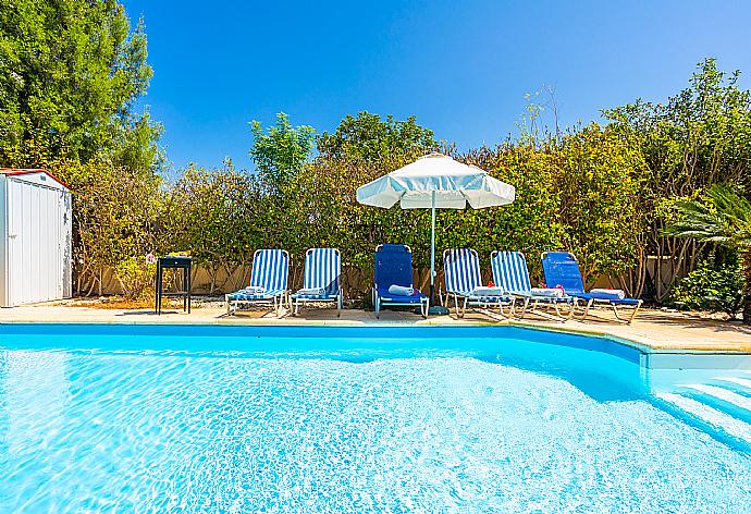 Private pool, terrace, and garden . - Villa Iliana . (Galería de imágenes) }}