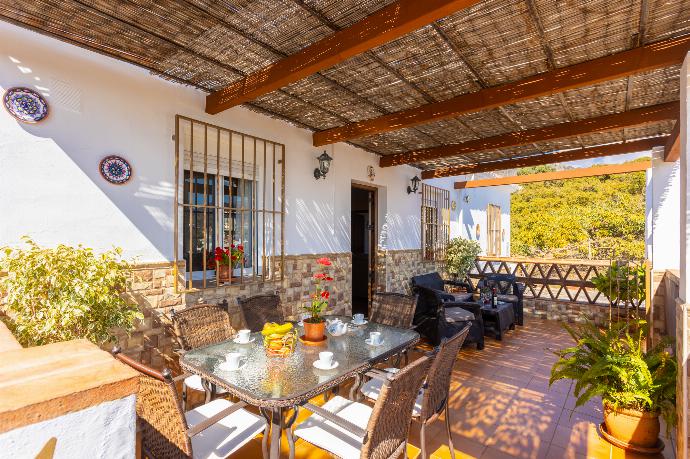 Sheltered terrace area . - Villa Ana y Garcia . (Galería de imágenes) }}