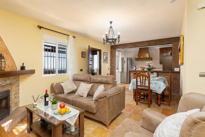 Open-plan living room with sofas, dining area, kitchen, ornamental fireplace, WiFi internet, satellite TV, and sea views . - Villa Ana y Garcia . (Fotogalerie) }}