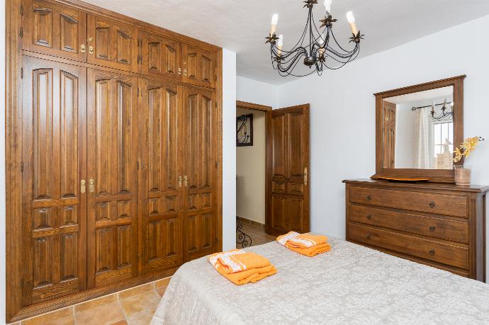 Double bedroom with A/C . - Villa Ana y Garcia . (Galería de imágenes) }}