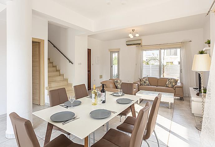 Open-plan living room with sofas, dining area, kitchen, A/C, WiFi internet, and satellite TV . - Villa Marina . (Fotogalerie) }}