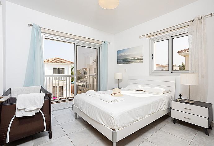 Double bedroom with en suite bathroom and A/C . - Villa Marina . (Galleria fotografica) }}