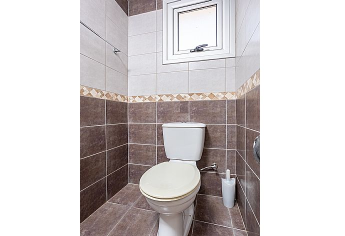 En suite bathroom with shower . - Villa Marina . (Photo Gallery) }}