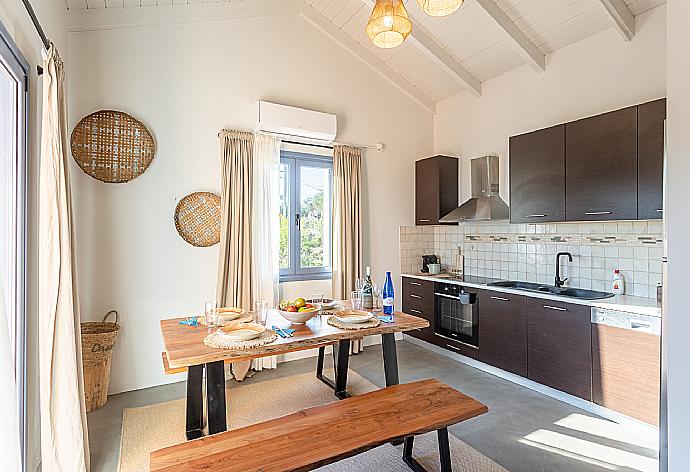 Equipped kitchen . - Villa Canova . (Fotogalerie) }}