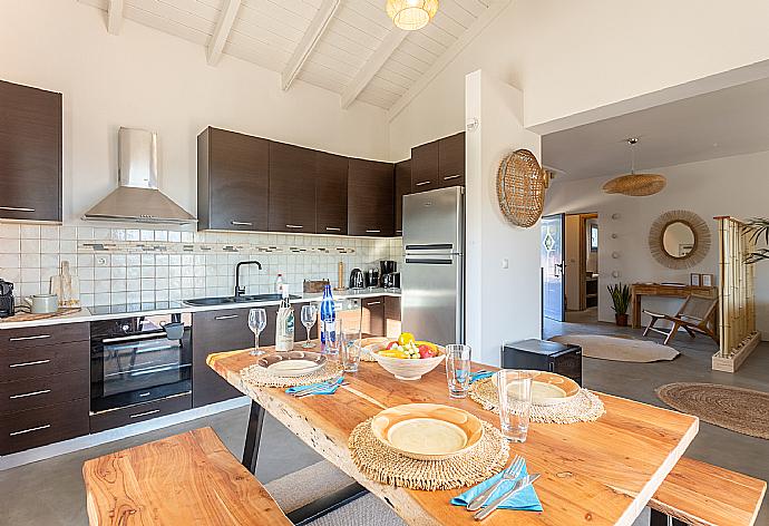 Equipped kitchen . - Villa Canova . (Fotogalerie) }}