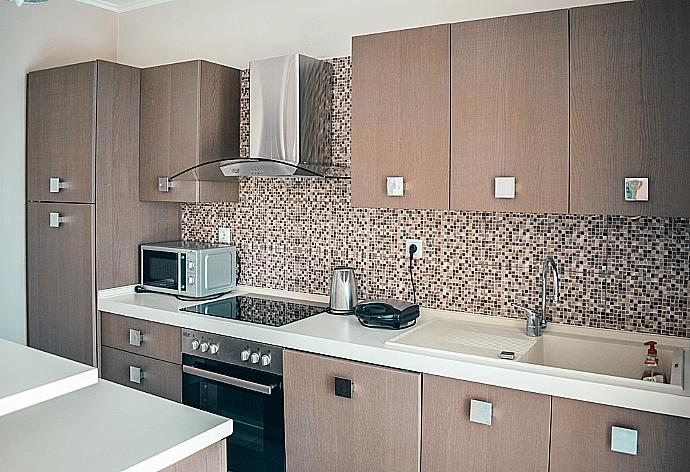 Equipped kitchen . - Villa Argo . (Photo Gallery) }}