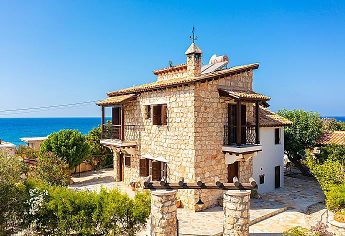 Beautiful villa with private pool, terrace, and garden with sea views . - Villa Petroktisto . (Galería de imágenes) }}